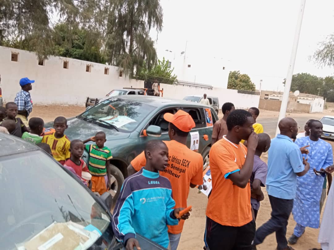 Ndiassane: pas de liesse populaire pour accueillir Wade...à part quelques jeunes de Rewmi