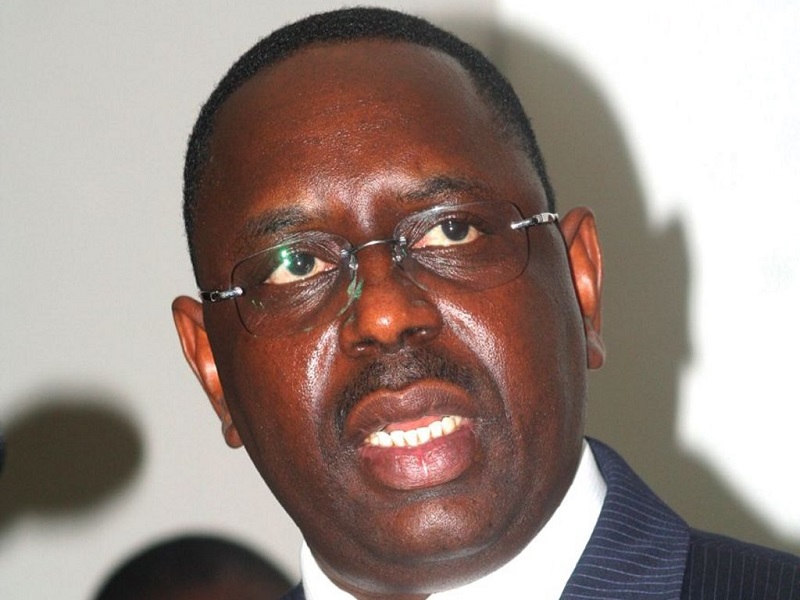 Centre-pilote de Sébikotane Macky Sall devant