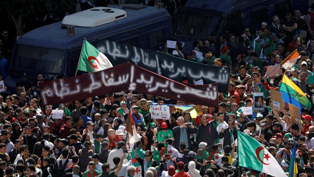 Algérie: forte mobilisation pour un vendredi test contre Bouteflika