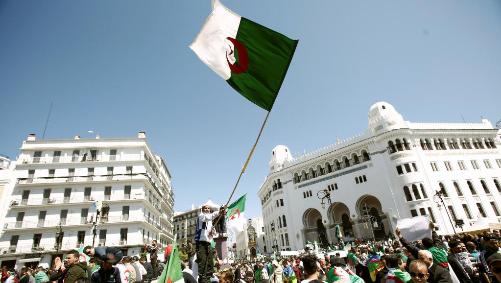 Algérie: une journée test pour les autorités après la démission de Bouteflika