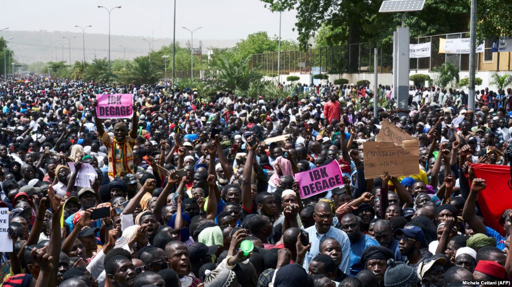 Manifestation à Bamako: un policier blessé et une dizaine de manifestants interpellés