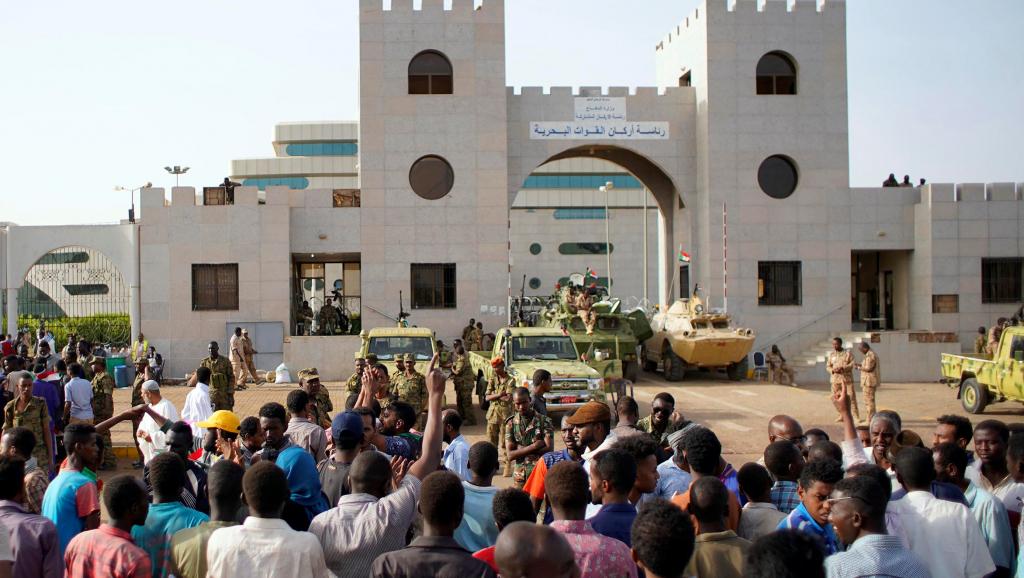 Soudan: le nouveau chef militaire annonce la levée du couvre-feu