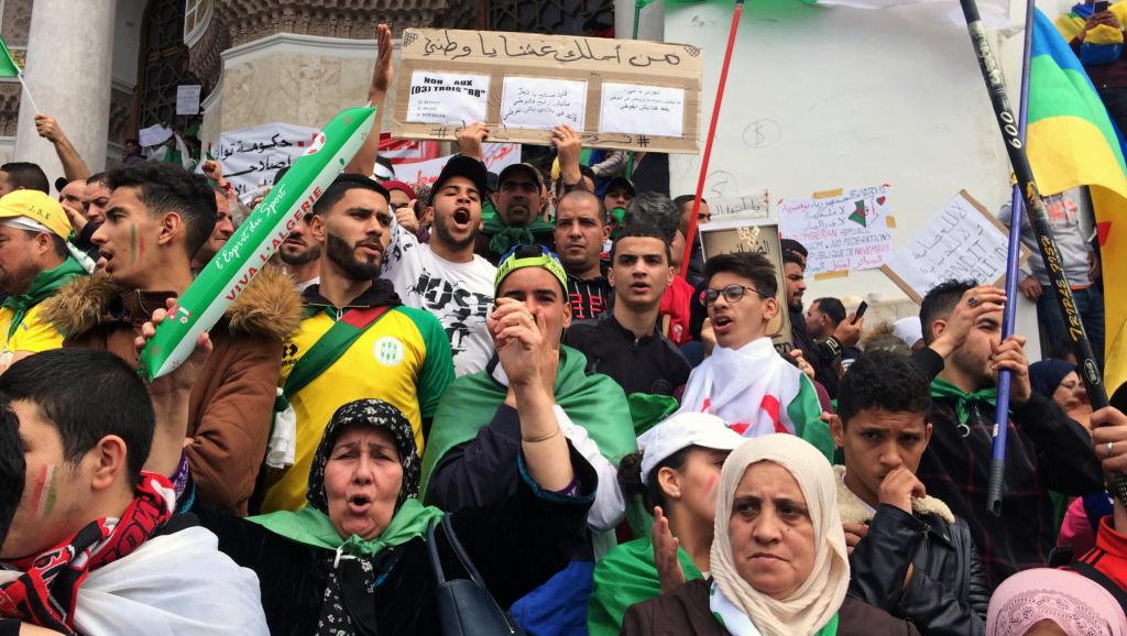 Algérie: les débats citoyens sur l’avenir du pays se multiplient