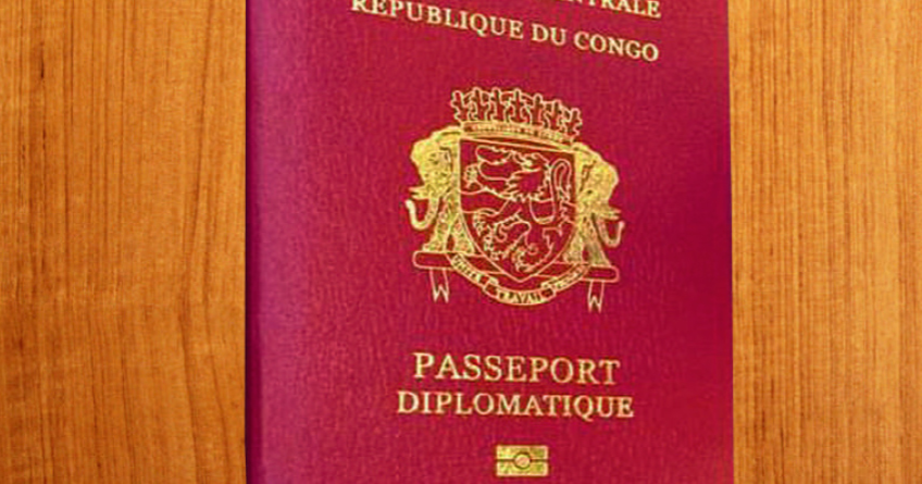 Aly Ngouille Ndiaye sort une  liste de 100 personnes à confisquer leurs passeports diplomatiques
