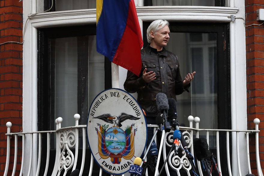 Julian Assange condamné à 50 semaines de prison en Grande-Bretagne