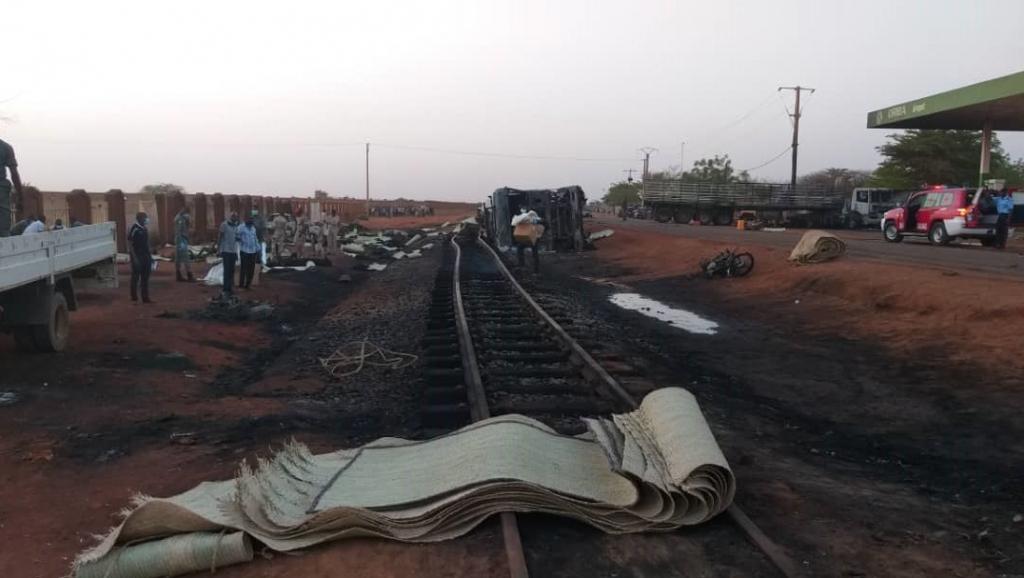 A la Une: Le Niger en deuil après l’explosion d’un camion-citerne à Niamey