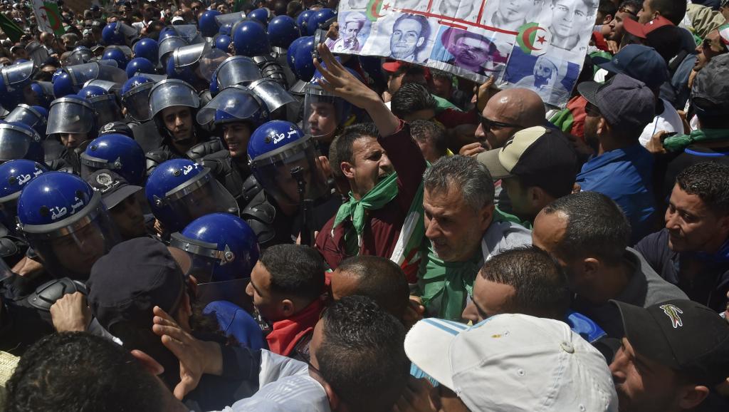 Algérie: forte tension à Alger pour ce 13e vendredi de mobilisation