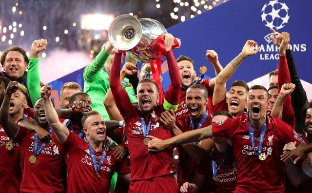 Images et Vidéo: les Reds soulèvent le trophée !