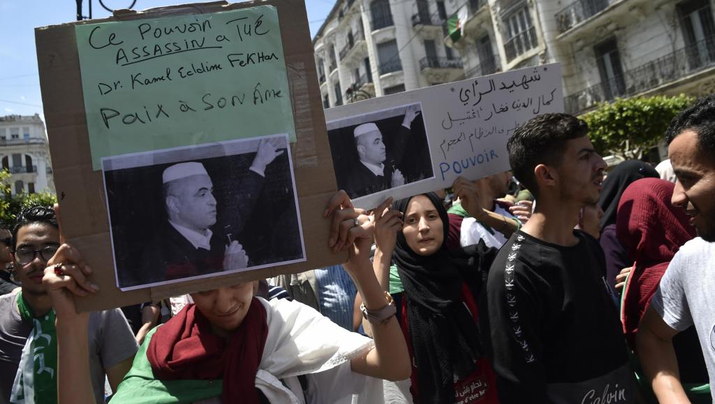 Algérie: le militant Kamel Eddine Fekhar a été inhumé à Alger