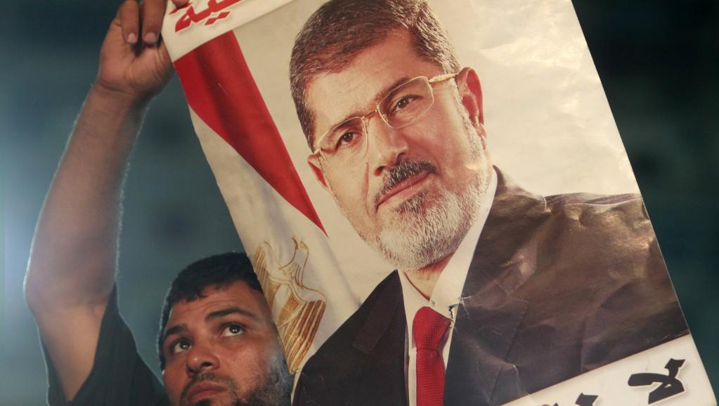 Égypte: l'ancien président Morsi enterré au Caire en toute discrétion