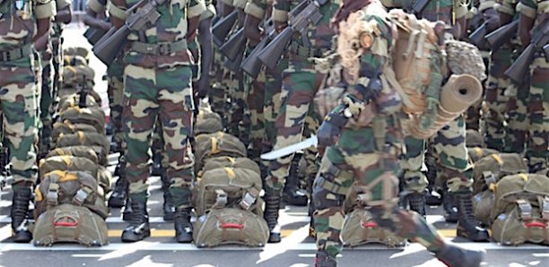 Le service militaire obligatoire aux citoyens après le Bac, émis par des officiers à la retraite