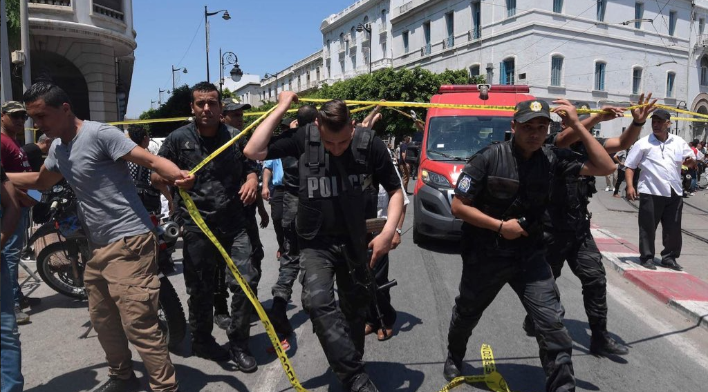 Tunis: double attentat à la bombe dans le centre-ville (VIDEO & PHOTOS)
