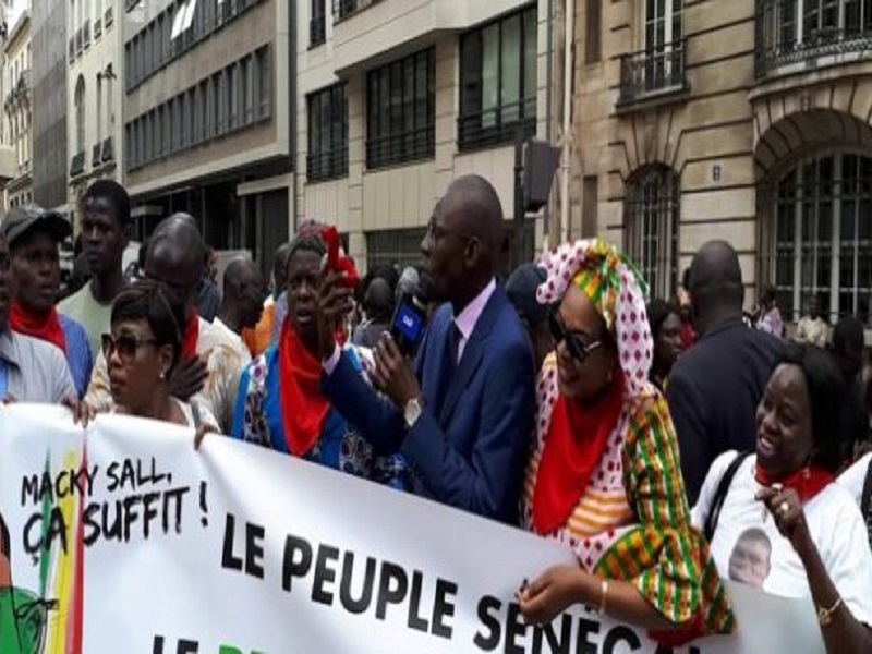 « Aar Li Nu Bokk » section France : un Sit-in de Sénégalais devant le siège Total à Paris