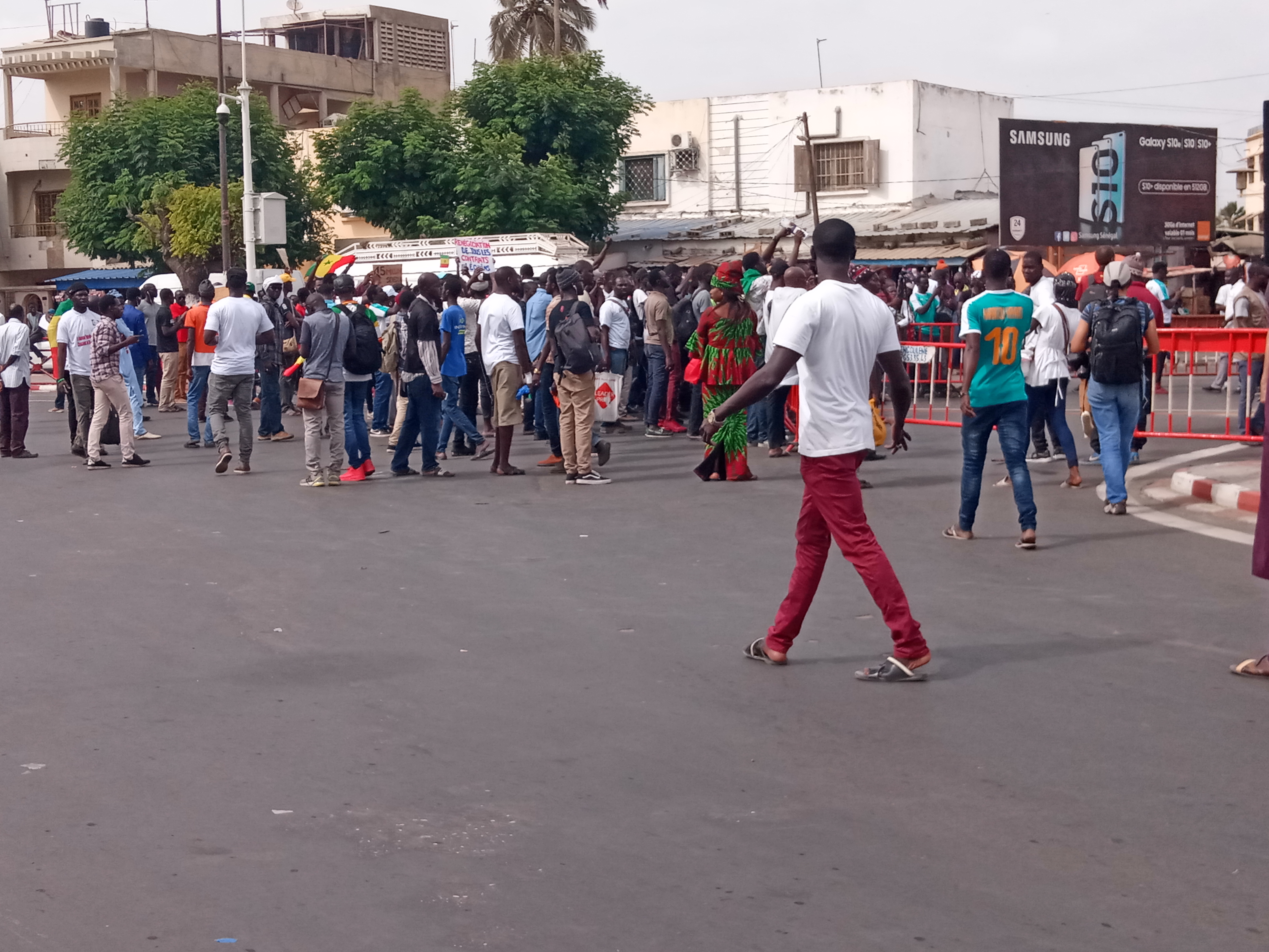 #Petrogaz: rassemblement timide de la plateforme "Aar Li Nu Book"