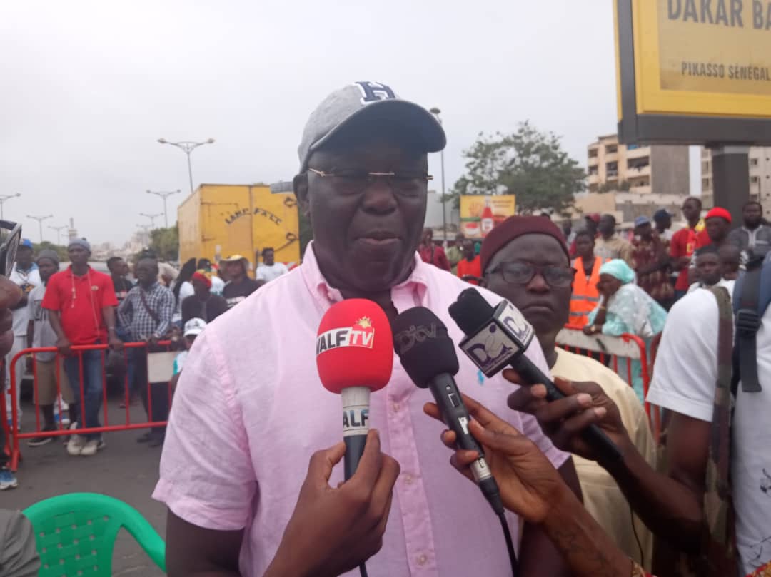 Babacar Gaye à la marche de Aar Li Nù Bokk : " je ne suis pas là pour le PDS "