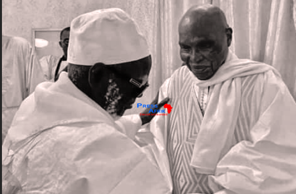 Abdoulaye Wade en visite privée chez le Khalife général des Mourides 