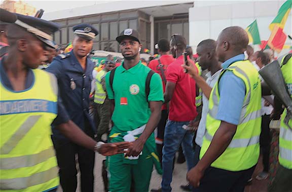 Direct-Arrivée des Lions de la Téranga à l'aéroport Léopold Sédar Senghor