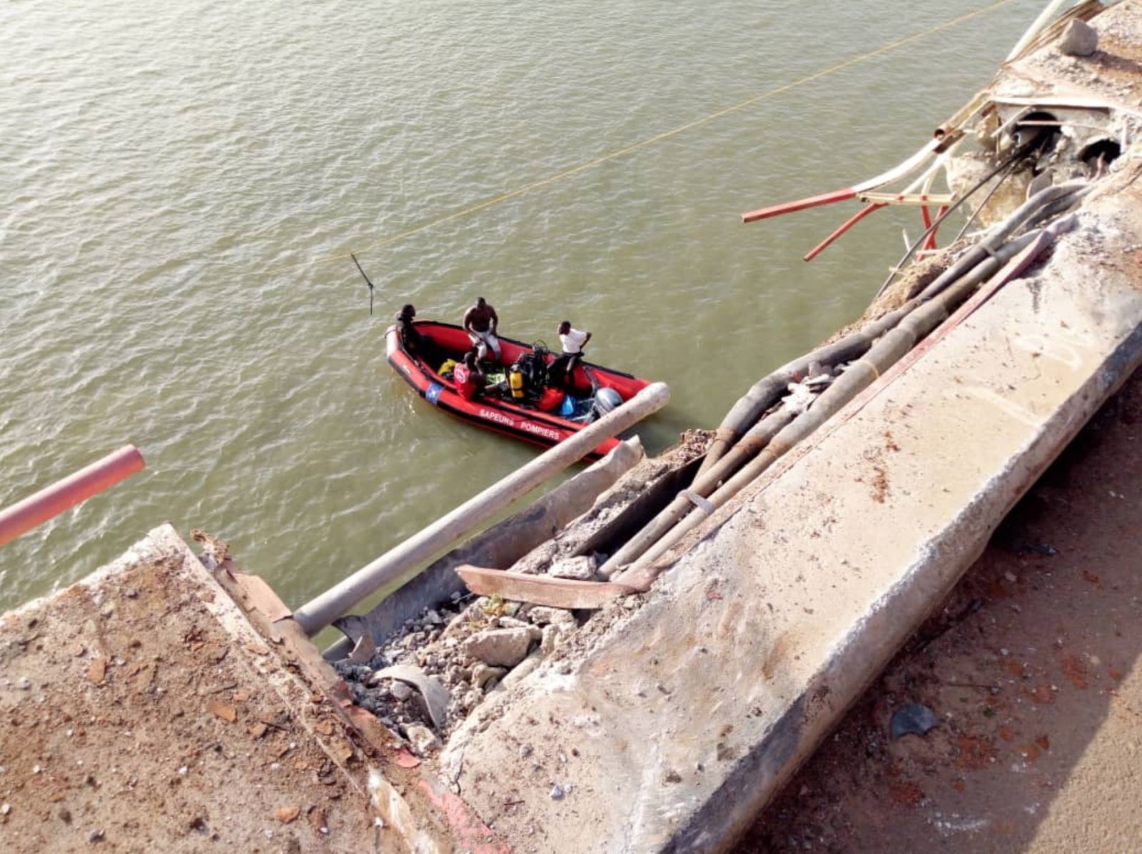 Accident sur le pont Émile Badiane de Ziguinchor: les recherches se poursuivent, deux personnes portées disparues