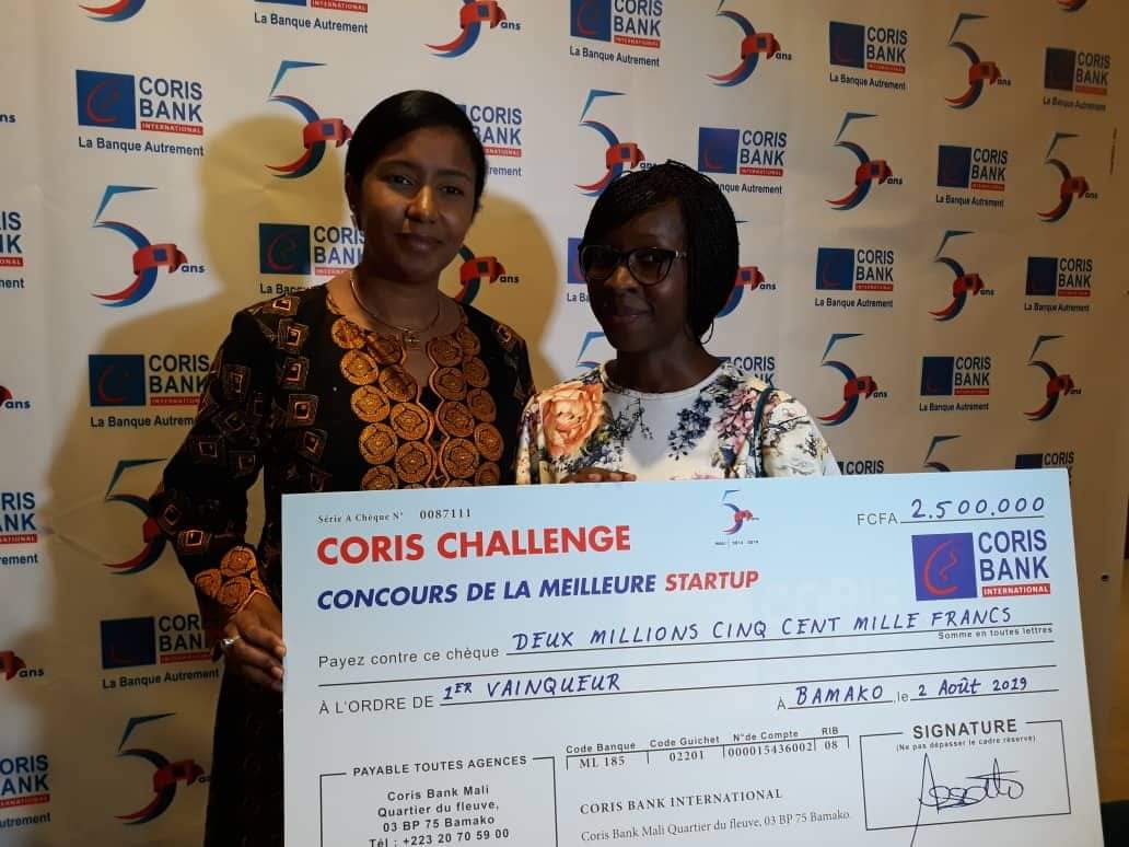 La Malienne Fatoumata Diawara remporte le premier prix du concours de la meilleure Start-up