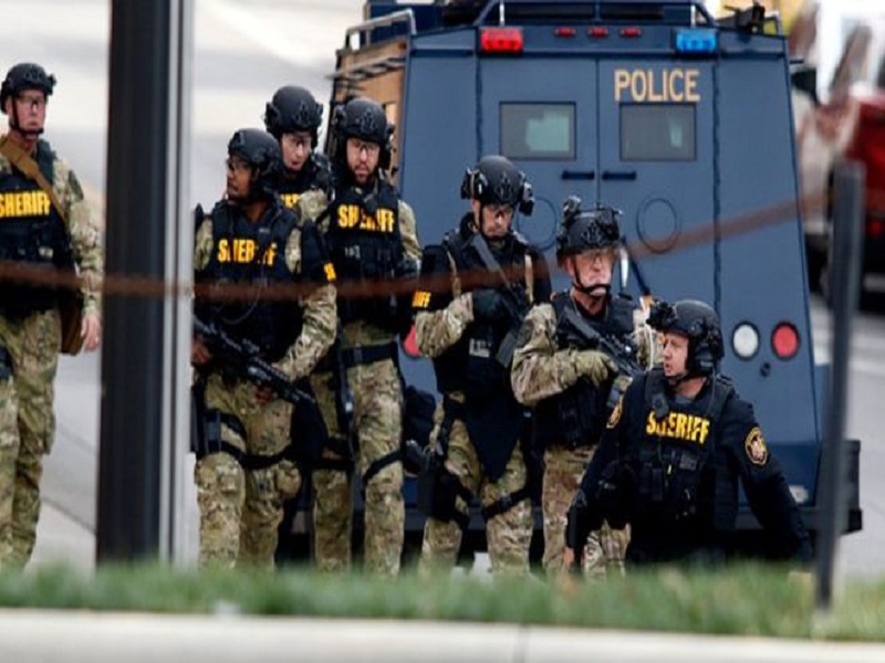 Au moins 30 personnes tuées dans des fusillades aux USA