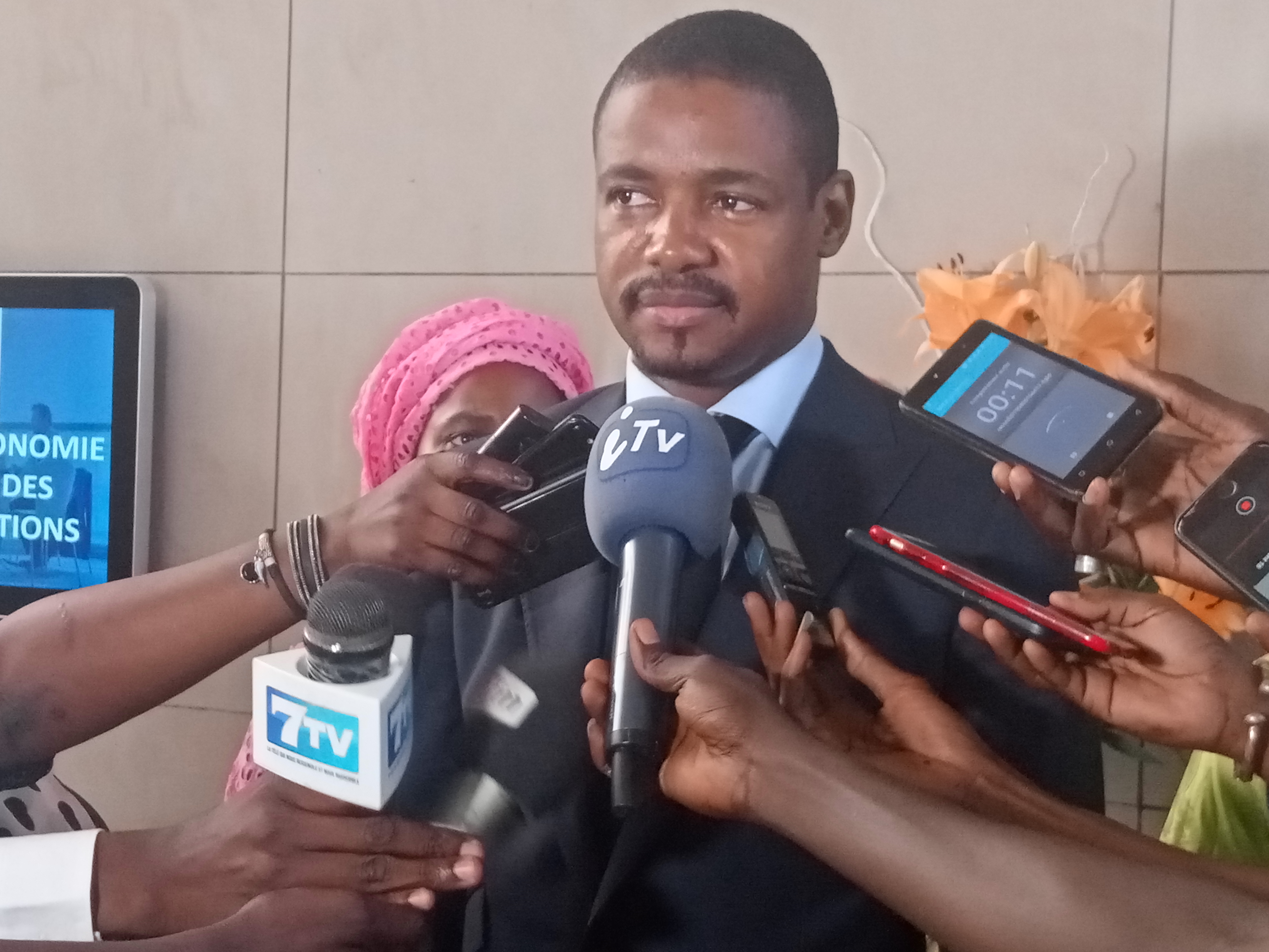 Lutte contre la violence et le harcèlement en ligne: le gouvernement prône le renforcement de la capacité des femmes