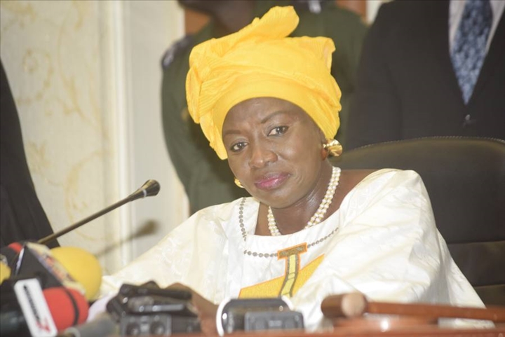 Cese: les Conseillers réclament à la président Mimi Touré des tablettes