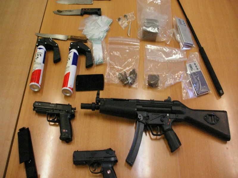 Cache d’armes à Mbeubeuss : 2 récupérateurs arrêtés, un revolver, une arme à poing, et 3 cartouches de calibre 32 découverts