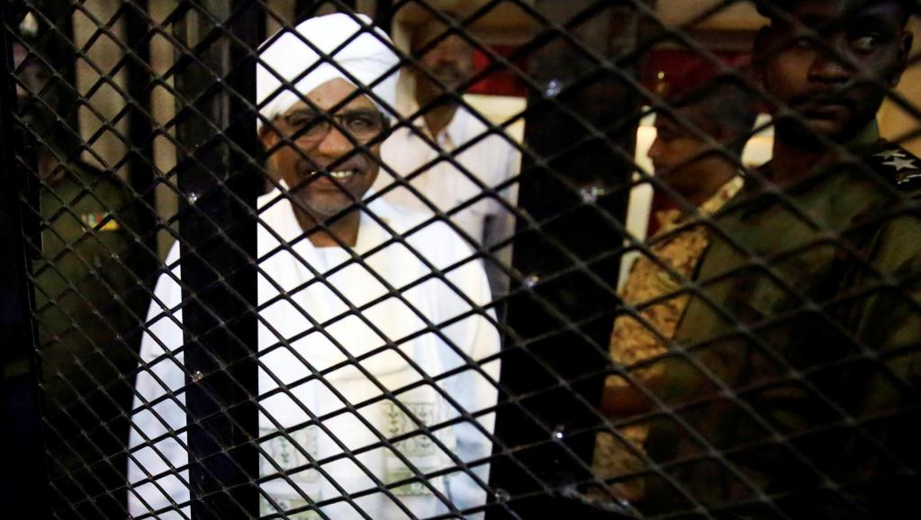 Procès d'Omar el-Béchir au Soudan: la défense demande sa libération sous caution