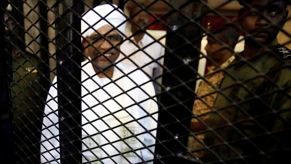 Procès d'Omar el-Béchir au Soudan: la défense demande sa libération sous caution