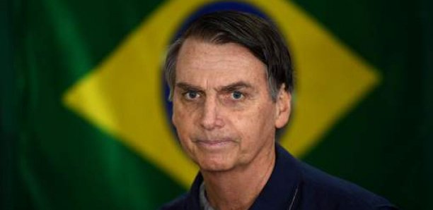 Bolsonaro exige que Macron "Retire ses insultes " avant de discuter de l'Aide du G7