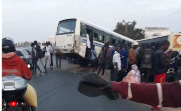 Course entre deux minibus TATA: le chauffeur de la ligne 56 se réfugie à la gendarmerie de Keur Massar