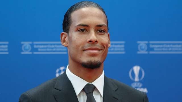 Virgil van Dijk a devancé Lionel Messi et Cristiano Ronaldo pour s'adjuger le titre de joueur UEFA de l'année