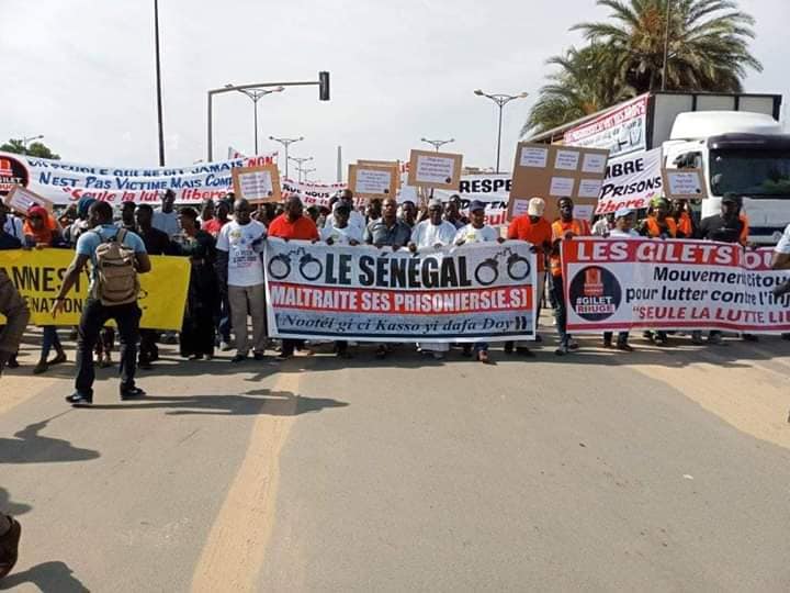 Marche pour de meilleures conditions de vie dans les prisons: une enquête indépendante réclamée sur la mort des deux détenus à Rebeuss