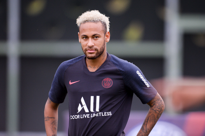 Neymar dans le groupe du PSG contre Strasbourg