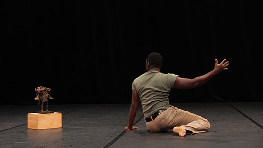 «Errances» aux Francophonies, avec le danseur burkinabè Auguste Ouédraogo