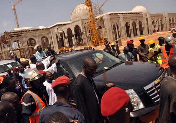 Khalifa Sall fait un tour nocturne à Massalikoul Jinaan après sa sortie de prison