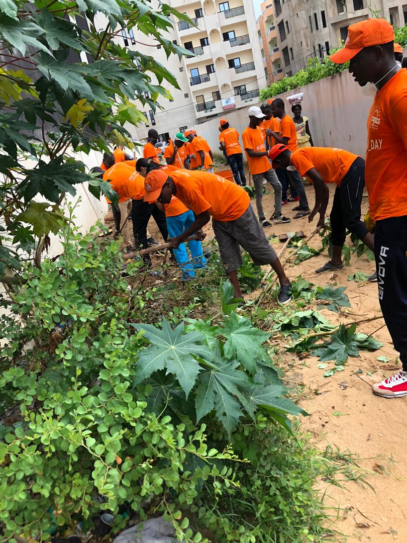 La "#Green_Day de PEG Sénégal avec les habitants du quartier Sud Foire