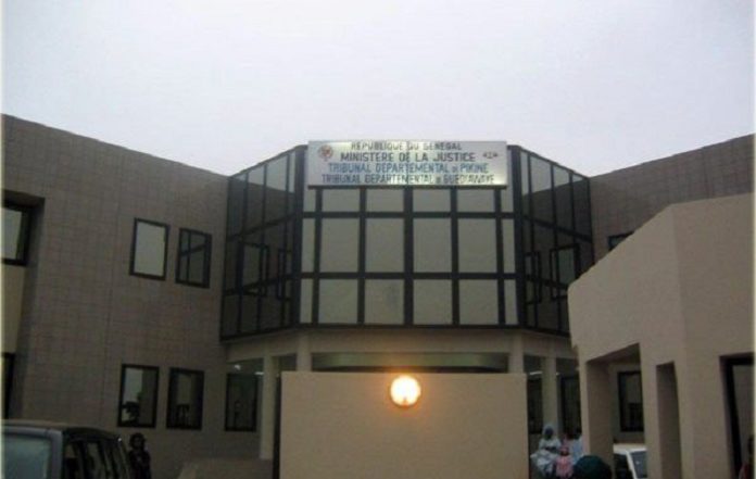 Le receveur du bus TATA traîné à la barre par sa créancière