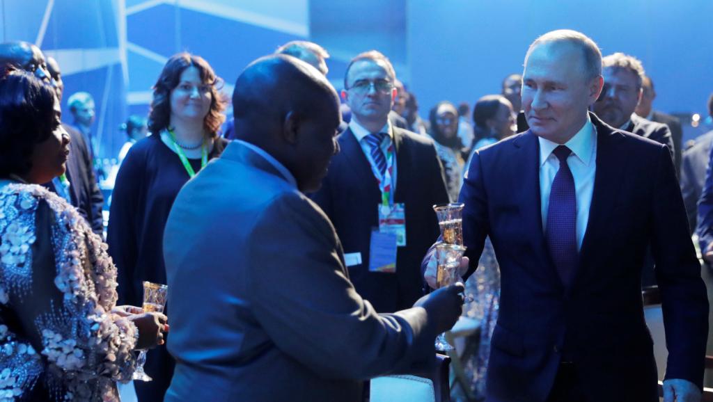 Vladimir Poutine se cherche de nouveaux alliés au sommet Russie-Afrique