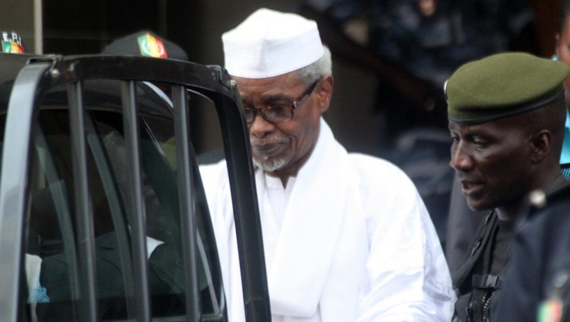 Les proches de Habré scandalisés: "cela fait 15 jours qu'il est fracturé et dans sa cellule sans soins"