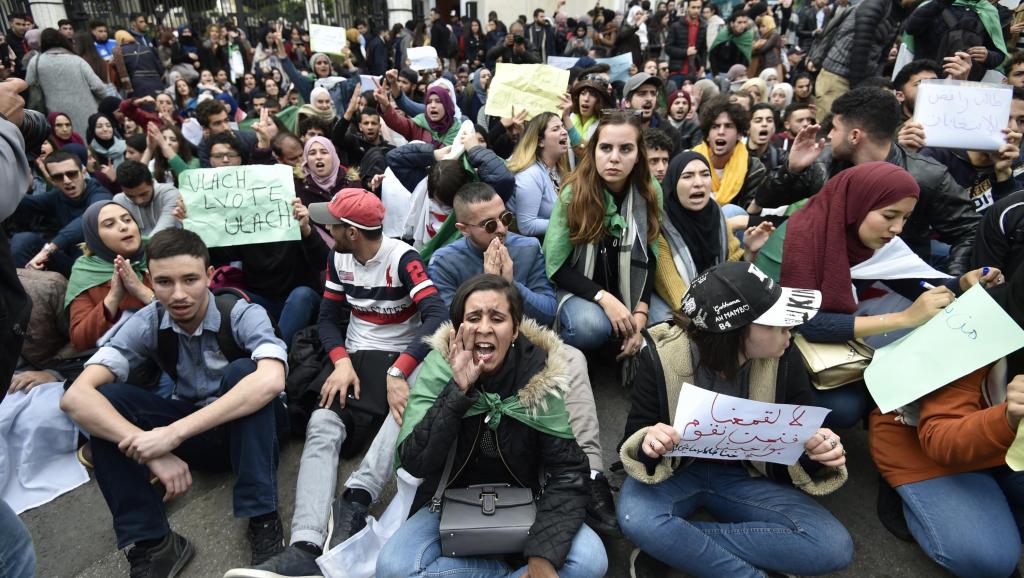 Algérie: nouvelles manifestations étudiantes pour dire «non» à la présidentielle