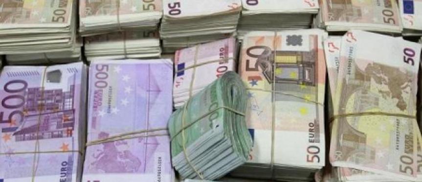 Deux agents du ministère des Affaires étrangères arrêtés à Paris avec 100 000 euros en liquide