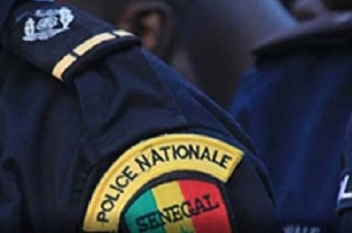 Un policier se tue avec une paire de ciseaux à Sandaga