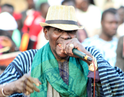 L'épouse de Doudou Yaye Katy raconte les derniers instants de la voix mélodieuse de la lutte