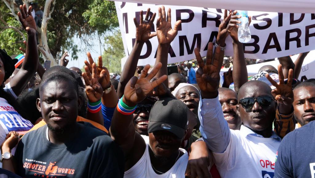 Gambie: des manifestants réclament le départ d'Adama Barrow