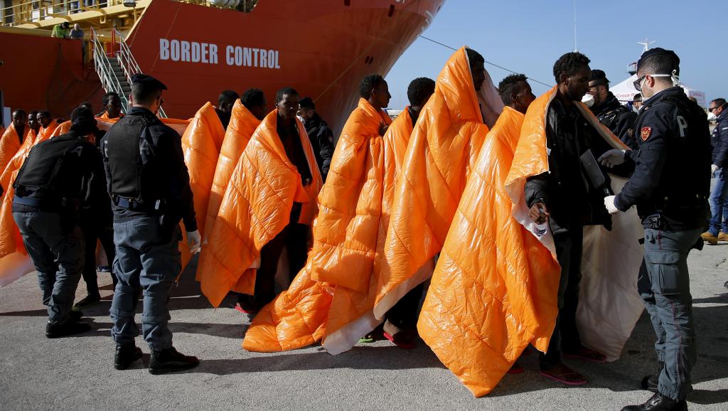 Témoignages d'un migrant rescapé: "A un moment donné on préférait mourir en haute mer"