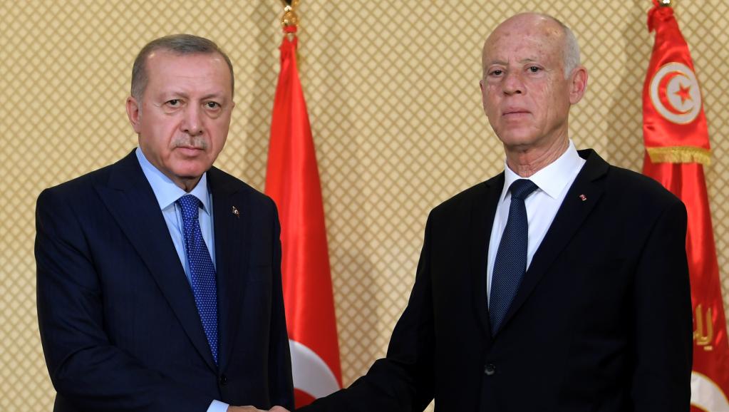 En visite en Tunisie, Erdogan réitère son soutien au gouvernement libyen