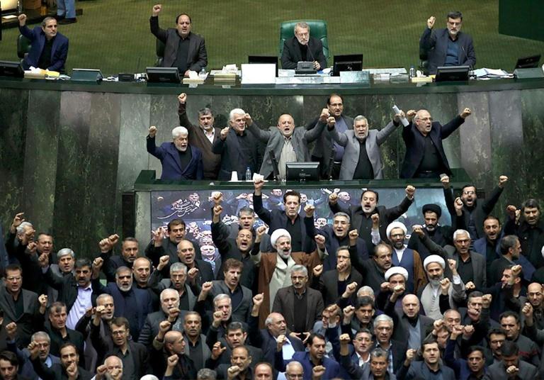 ​Le Parlement iranien adopte en urgence une loi classant toutes les forces armées américaines comme «terroristes»