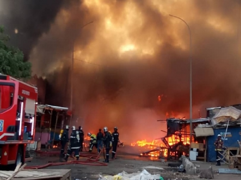 Le marché Petersen de Dakar prend encore feu