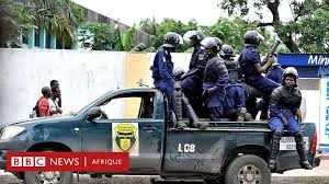 Les étudiants évacuent le campus de l’université de Kinshasa